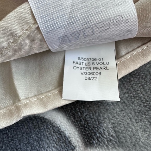 💥SALE💥Banana Republic Volume Balloon Sleeve Satin Blouse Oyster Pearl XL - Picture 5 of 11